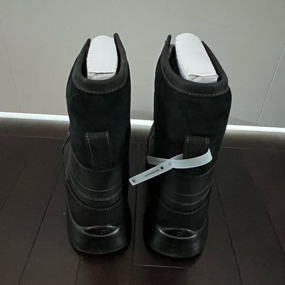 Ugg boots - Men’s sz 8 - BNIB - Picture 3 of 6